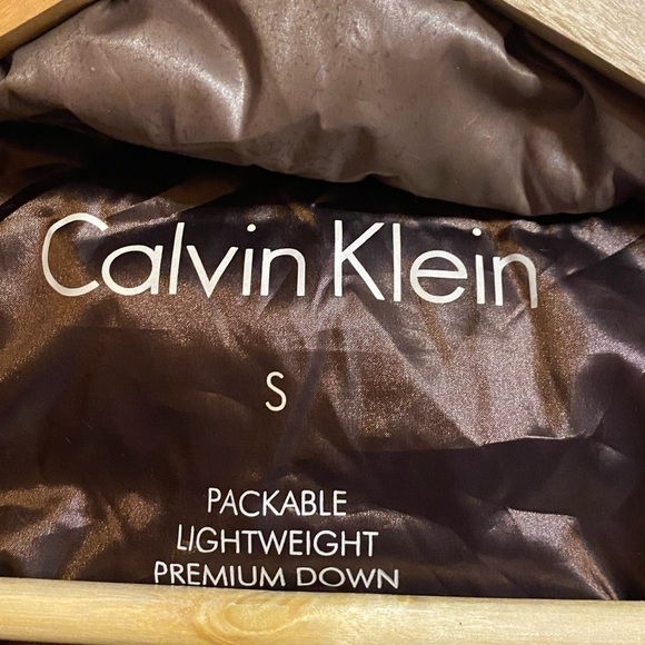 Calvin Klein packable puffer size small - Picture 8 of 9